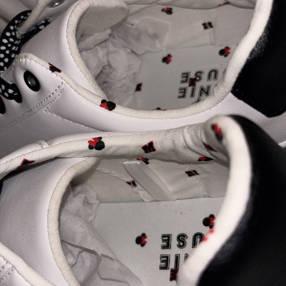 Disney Minnie Mouse White Sneakers – Stylish & Comfortable! - Picture 7 of 7